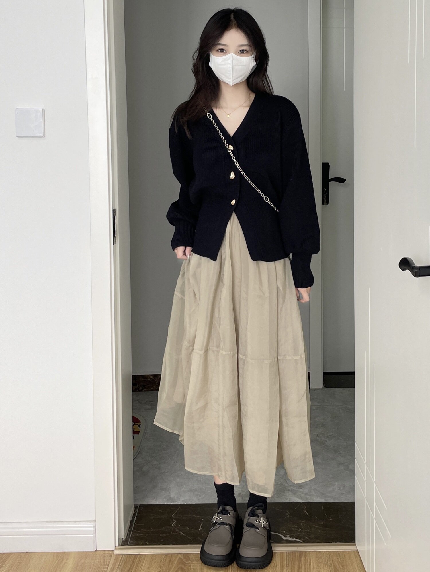 Seven Sheep Homemade Early Spring Design Sensation Blouse Black Sweater Jacket Woman Small Subshort V Collar Knit Cardigan