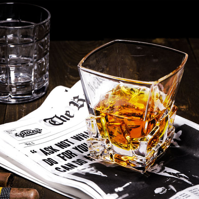 Crystal glass whiskey tasting cocktail ແກ້ວ vodka ແກ້ວເຫລົ້າທີ່ເຮັດຈາກຕ່າງປະເທດແກ້ວຄລາສສິກດື່ມແກ້ວເບຍ
