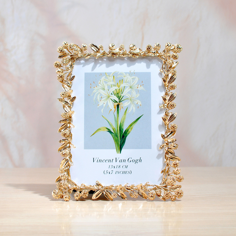 Light Luxury European-Style Metal Photo Frame Display Stand Creative 6/ 7inch Decorative Picture Frame Ornament Birthday Gift with Photo Printing Light Luxury European-Style Metal Photo Frame Display Stand Creative 6/ 7inch Decorative Picture Frame Ornament Birthday Gift with Photo Printing