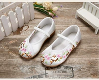 Белый вышит