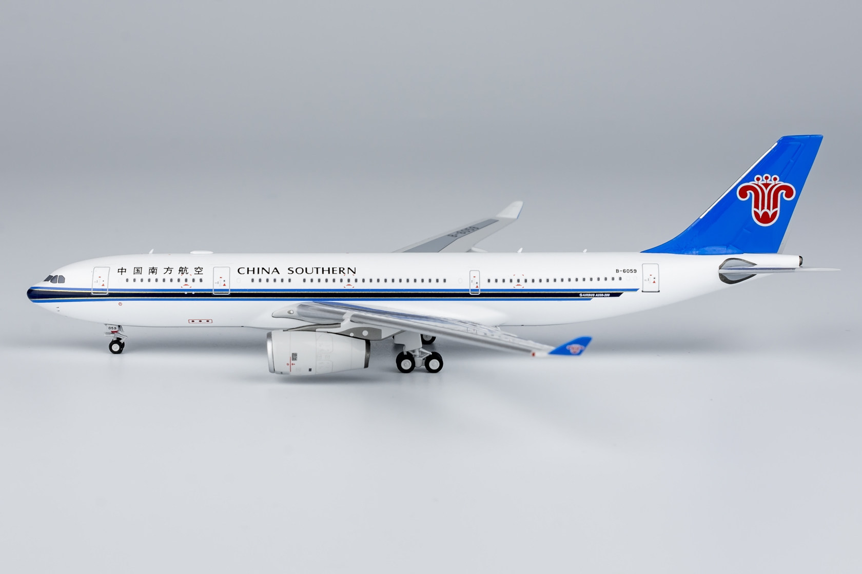 装飾された飛行機模型 1/400 中国南方航空 A330-200 ダイ