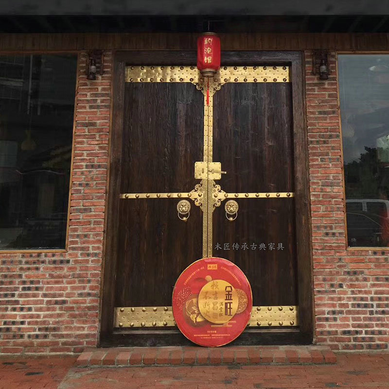 Chinese-style gate courtyard solid wood double switch wooden door villa to the door high-end log rural home old-fashioned door custom