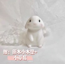 Original Moon Rabbit Rabbit scented candle cute handmade desktop study ornaments ins Wind with hand gift girl decoration