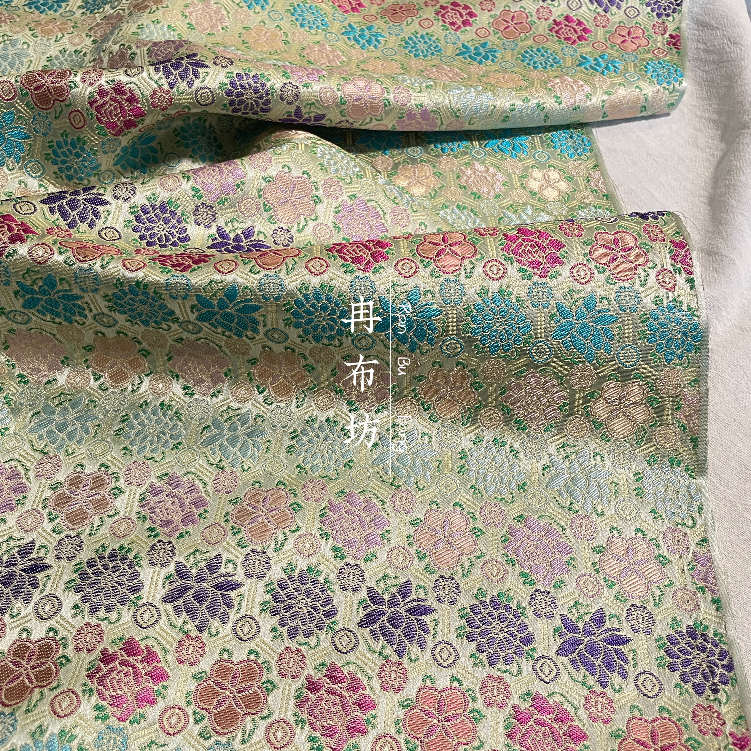 龟背纹宝相花人丝仿宋锦面料新中式轻奢高档外套马甲:复古美学与现代时尚的完美融合!-丝绸布料-淘宝好物网