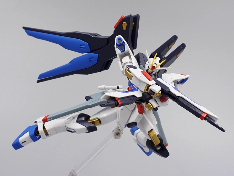 Mô hình Gundam Bandai HGUC HGCE 201 Strike Freedom Phiên bản mới - Gundam / Mech Model / Robot / Transformers