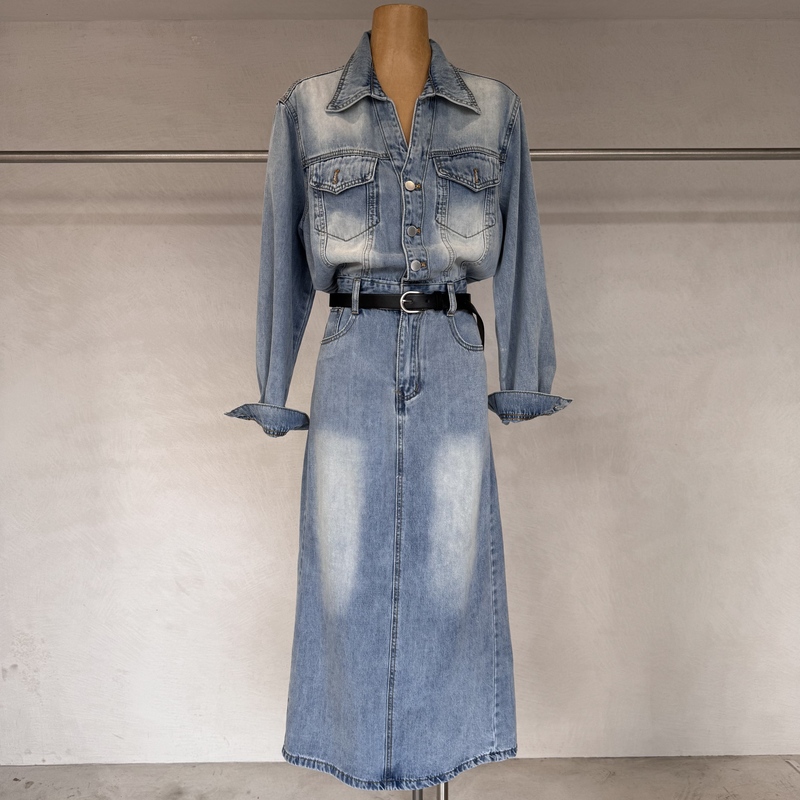 Spring New Vintage Denim Style High-Waisted Long-Sleeved Distressed Dress for Women, Versatile for Commuting, Waist-Cinching Long Dress with a High-End Feel