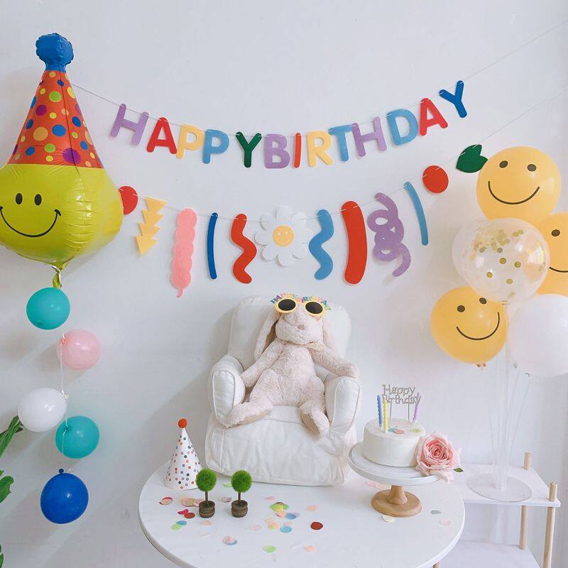 Lovely smiley flowers decorate children's birthday anniversary of the Background Wall Scene Decoration