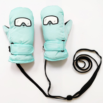 Kiddie ski gloves and finger wrap refer to two fingers waterproof and warm cotton gloves Play with snow waterproof and soft and cute sending hanging rope