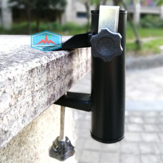 Outdoor black round umbrella base stall large umbrella clip courtyard garden umbrella fixed umbrella accessories large umbrella shelf