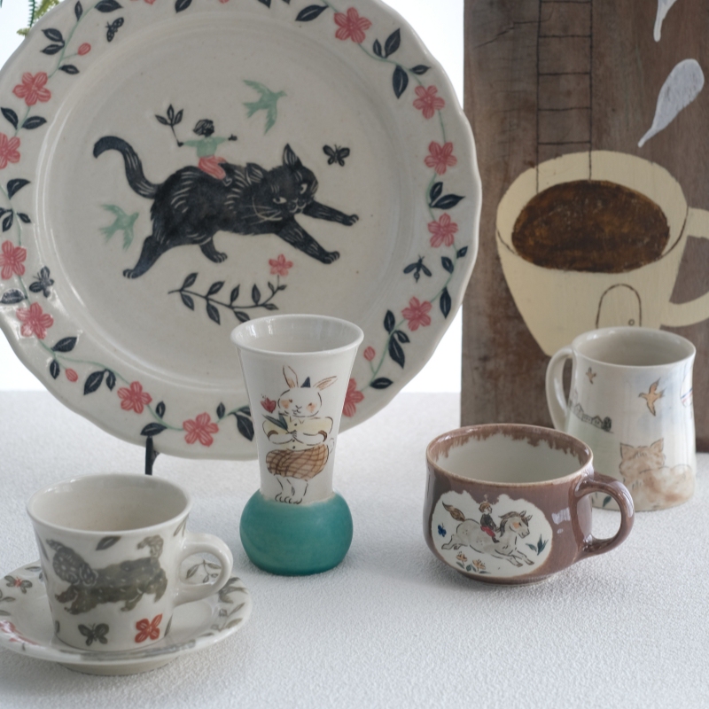 Domestic In-Stock Japanese Popular Pottery Hand-Painted by Artist Hasegawa Fumiko, Round Plate, Bowl, Cup, Fairy Tale Cartoon Domestic In-Stock Japanese Popular Pottery Hand-Painted by Artist Hasegawa Fumiko, Round Plate, Bowl, Cup, Fairy Tale Cartoon