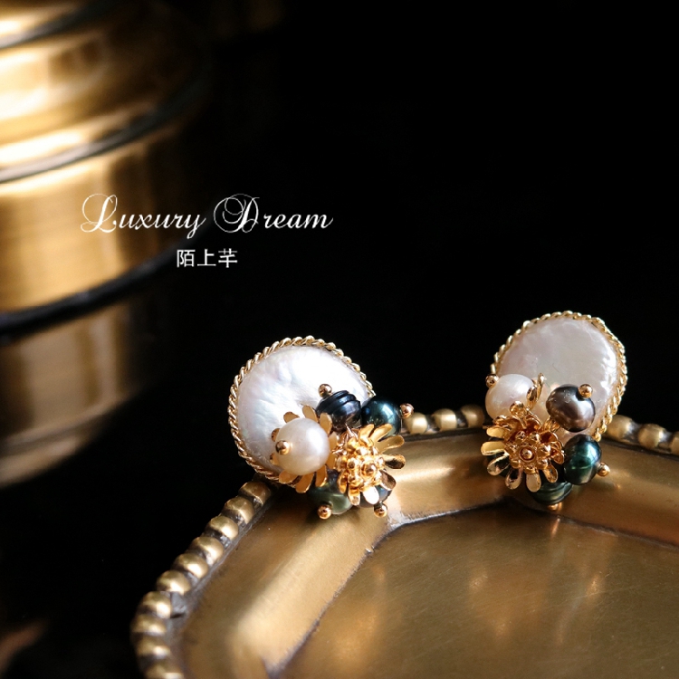 Momo Qian ear needle feminine temperament Korean personality autumn and winter natural shaped pearl earrings