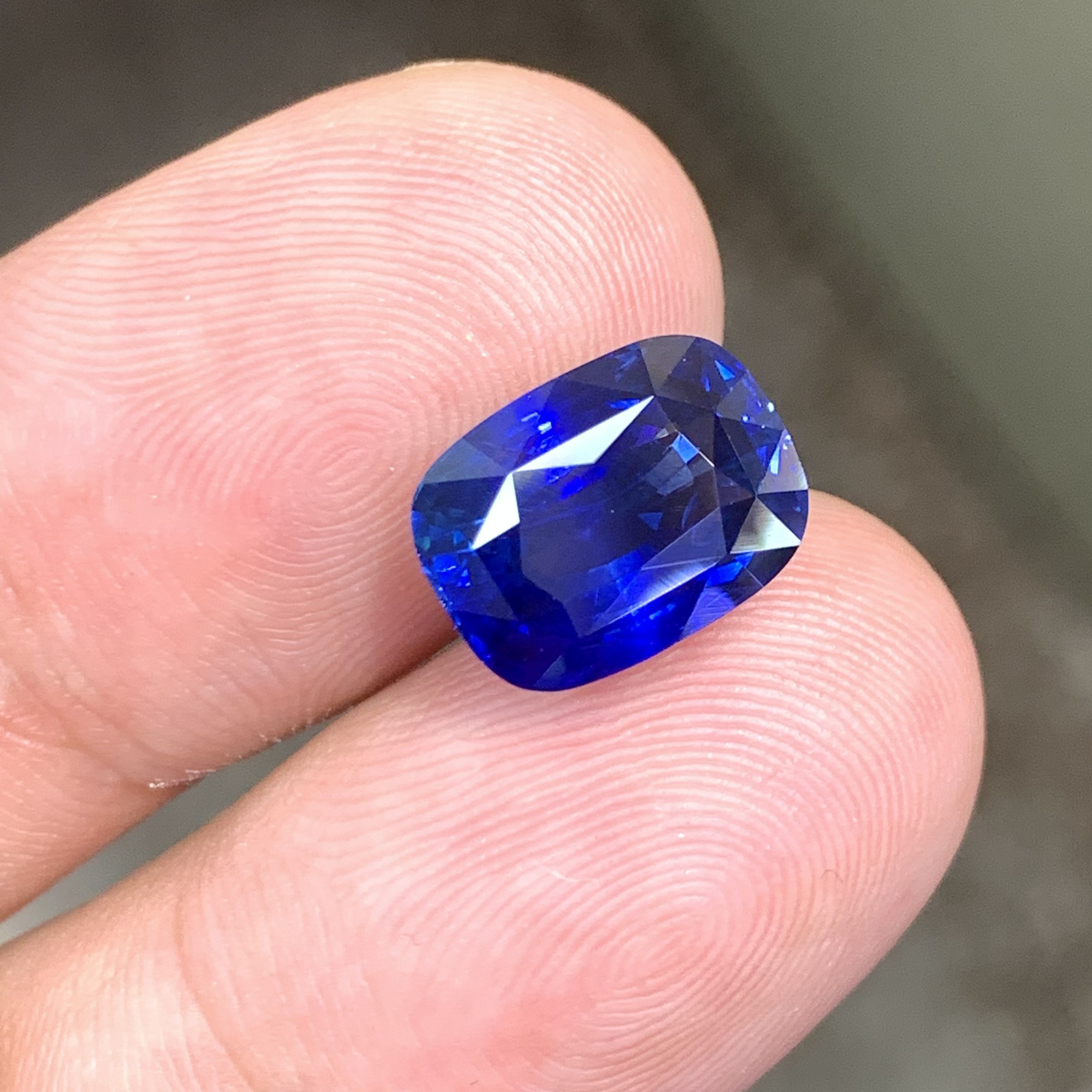 Caiyi jewelry 6 13ct Sri Lankan natural burnt royal blue sapphire bare stone high-end color treasure customization