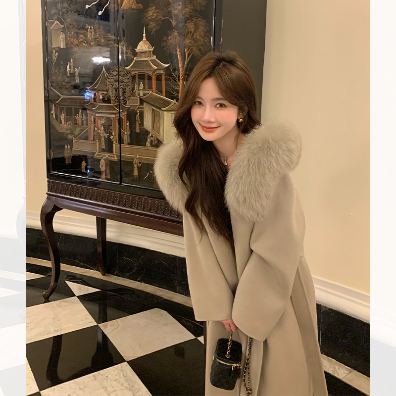 Snowfall Afterglow 2025 New Style Woolen Coat with Fox Fur Collar, Hooded Long Double-Sided Wool Coat for Women, Autumn and Winter Snowfall Afterglow 2025 New Style Woolen Coat with Fox Fur Collar, Hooded Long Double-Sided Wool Coat for Women, Autumn and Winter