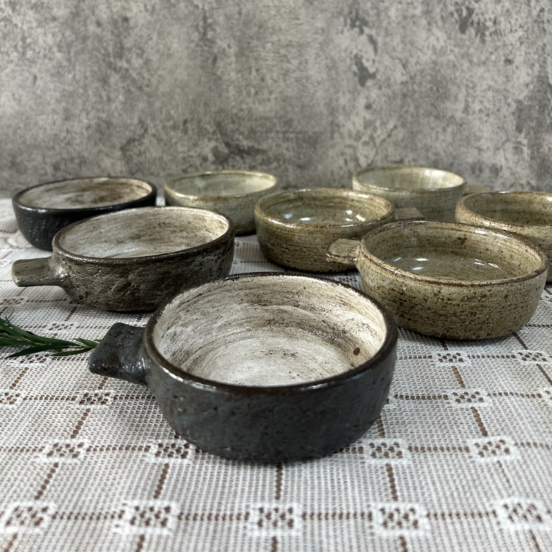Fanzuo Coarse Ceramic Small Dish with Handle for Condiments and Sauces, Designed Ceramic Dish for Home Use