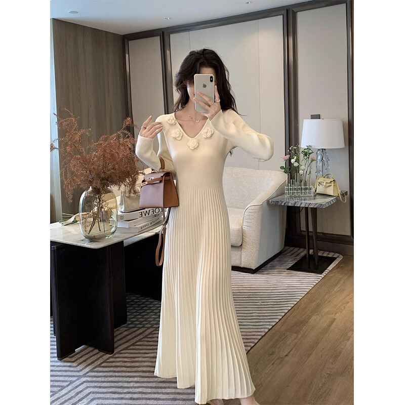 Three-Dimensional Floral V-Neck Long-Sleeved Knitted Dress for Women in Autumn and Winter, White Slim-Fitting Long Skirt, Gentle Waist-Cinching Sweater Dress Three-Dimensional Floral V-Neck Long-Sleeved Knitted Dress for Women in Autumn and Winter, White Slim-Fitting Long Skirt, Gentle Waist-Cinching Sweater Dress
