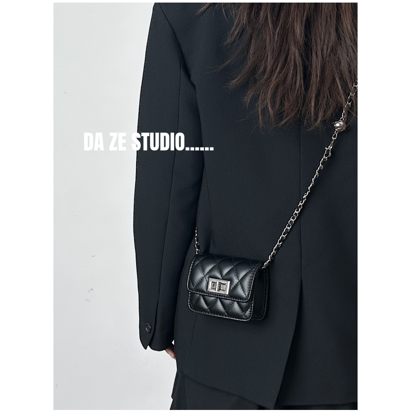 This Year's Popular Small Bags for Women 2024 New Models with a High-End Feel and Texture 2023 Chain Niche Black Mini Bag This Year's Popular Small Bags for Women 2024 New Models with a High-End Feel and Texture 2023 Chain Niche Black Mini Bag