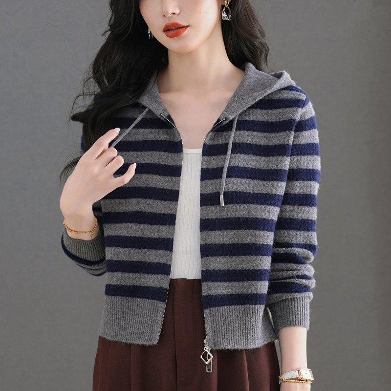 Hooded Striped Knitted Cardigan for Women, New Autumn and Winter Short Style, Double Zipper, Loose Sweater Jacket, Stylish and Versatile Top