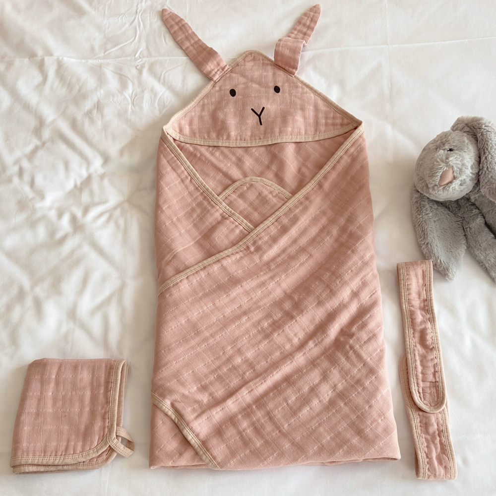 Danish newborn baby baby delivery room bag quilt bath towel with cap newborn pure cotton gauze hug quilt spring and autumn four seasons