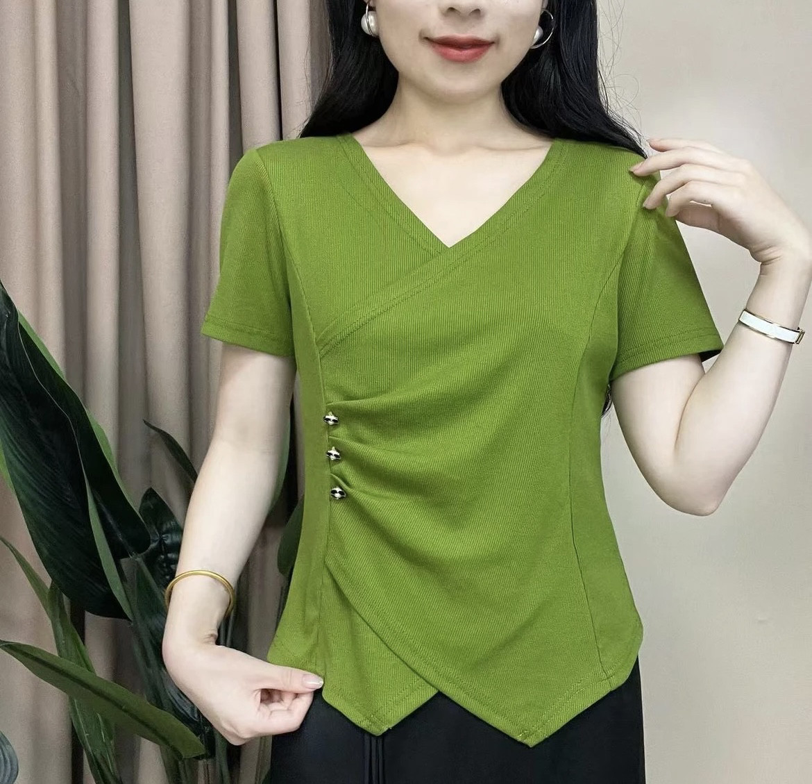 2026春夏新款中年女士时尚纯色短袖打底衫女时髦妈妈宽松遮肚上衣