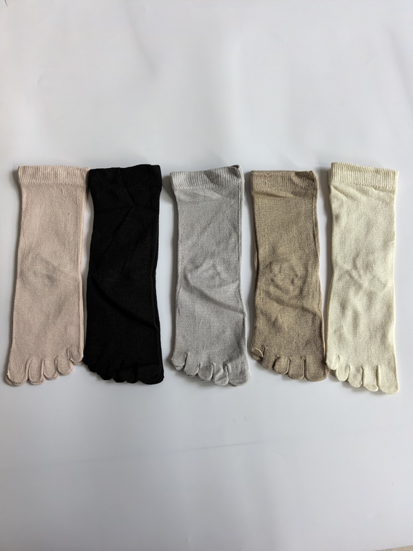 Silk Split-Toe Socks, Silk Five-Toe Socks for Women, Breathable, Sweat-Absorbent, Odor-Resistant, Plain Color, Mid-Calf, Silky, Skin-Friendly Toe Socks
