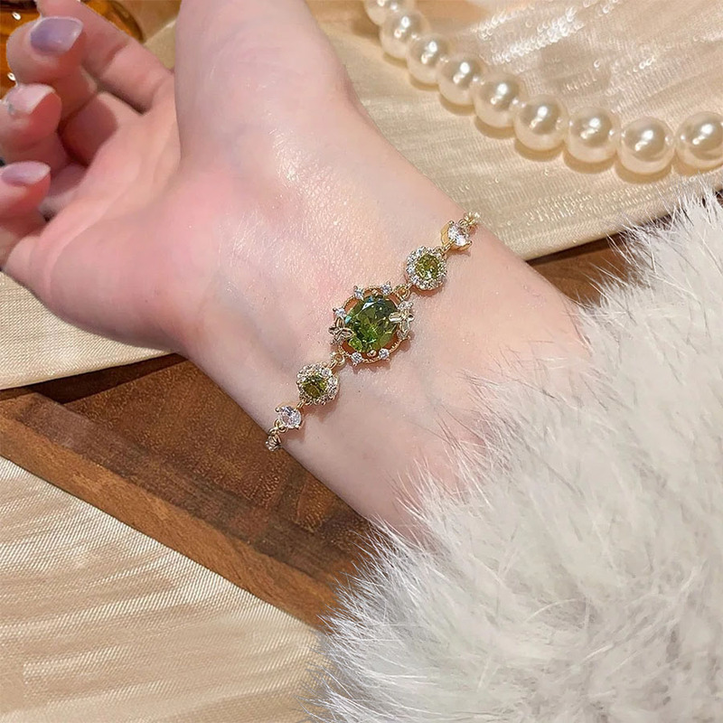 【Green Chain of Elegance】Forest-Style Exquisite Full-Diamond Ultra-Shiny Olive Green Zircon Bracelet, Romantic, Elegant, and High-End Jewelry