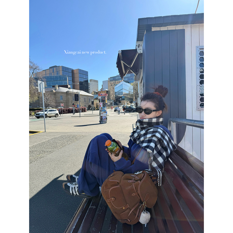 Coriander Without Spicy Flavor Xiangcai Fleece Sweatshirt and Casual Pants Set for Women, Autumn and Winter Thickened and Warm Two-Piece Set Coriander Without Spicy Flavor Xiangcai Fleece Sweatshirt and Casual Pants Set for Women, Autumn and Winter Thickened and Warm Two-Piece Set