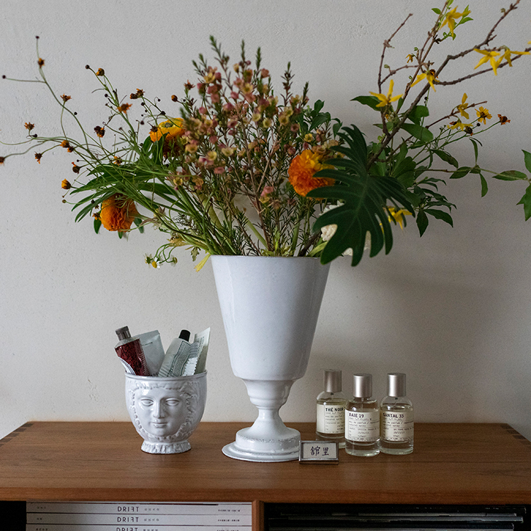 Astier de Villatte Vase of French clay white simple handicraft objects