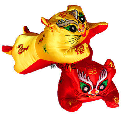 22 8 Yuan Qingyang Embroidered Tiger Pillow Silk Cotton Tiger Pillow Tiger Head Pillow Children's Pillow Full Moon Pillow