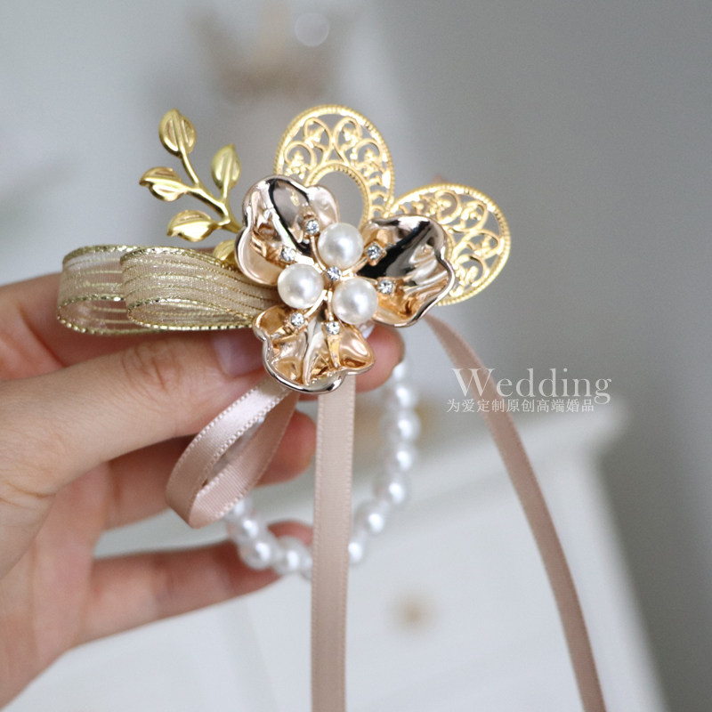 Golden festive wedding wrist flower Bride wedding hand flower Bridesmaid group Wrist flower sister group bracelet Activity hand ornament