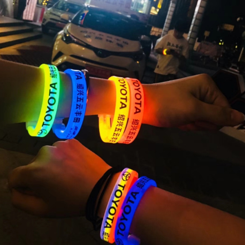 Fluorescent bracelet custom luminous stick night running luminous bracelet trampoline di Xue Zhiqian concert support Flash bracelet