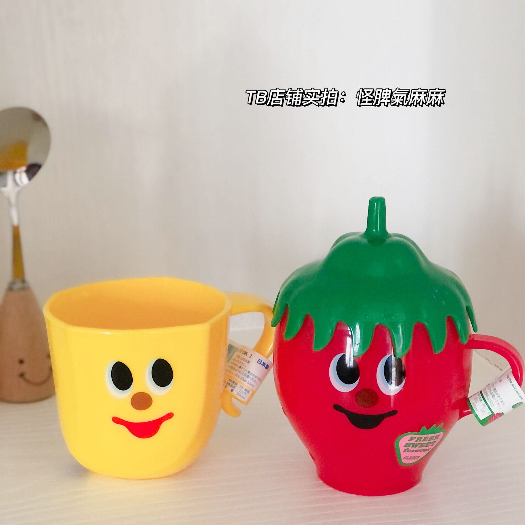 Japan GLADEE genuine cartoon strawberry cup banana cup heat-resistant microwaveable capacity 330ml baby water cup