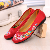 Spring new ethnic style red satin embroidered shoes home comfort mom shoes old Beijing driving small cloth shoes for women