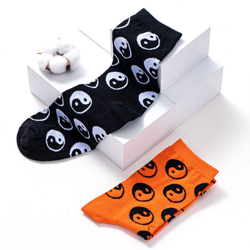 Beautiful Korean ins Street Fashion Brand Harajuku Retro Tai Chi Bagua Black and White Mid-Calf Stockings for Men and Women Couple Basketball