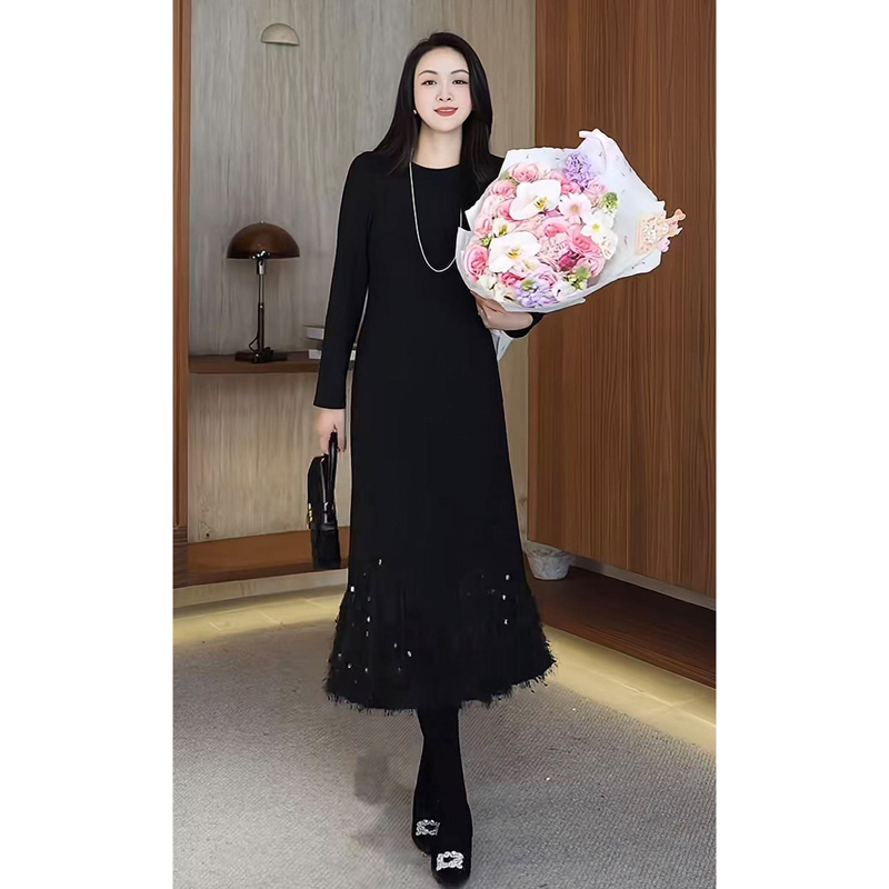 Plus Size 2026 Autumn and Winter New Fashionable Sequin Patchwork Dress for Slightly Chubby Women, Designed to Be Elegant, Age-Reducing and Slimming Plus Size 2026 Autumn and Winter New Fashionable Sequin Patchwork Dress for Slightly Chubby Women, Designed to Be Elegant, Age-Reducing and Slimming
