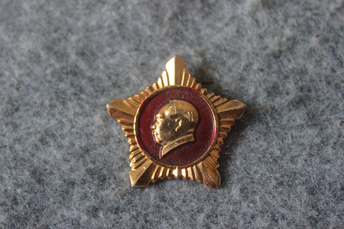 Cultural Revolution Mao Zedong Badge No. 5 Factory (National Cotton No. 5 Factory) Five-pointed star special-shaped badge star-stripe matching badge J39 5