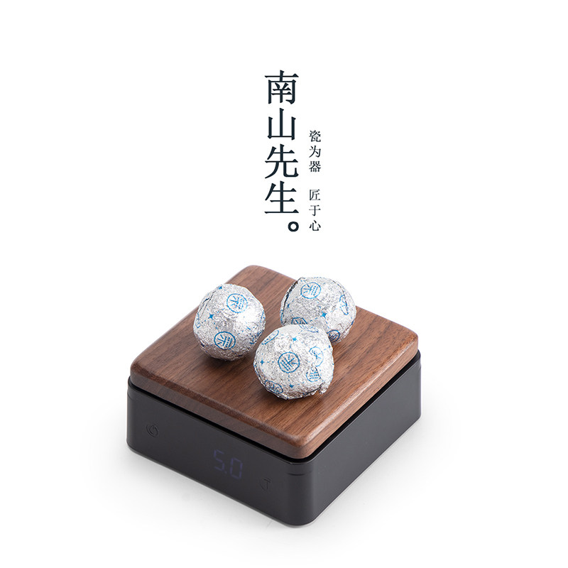 Mr. Nanshan weighs small tea table small amount of tea called mini tea special called micro grams called household electronic scale