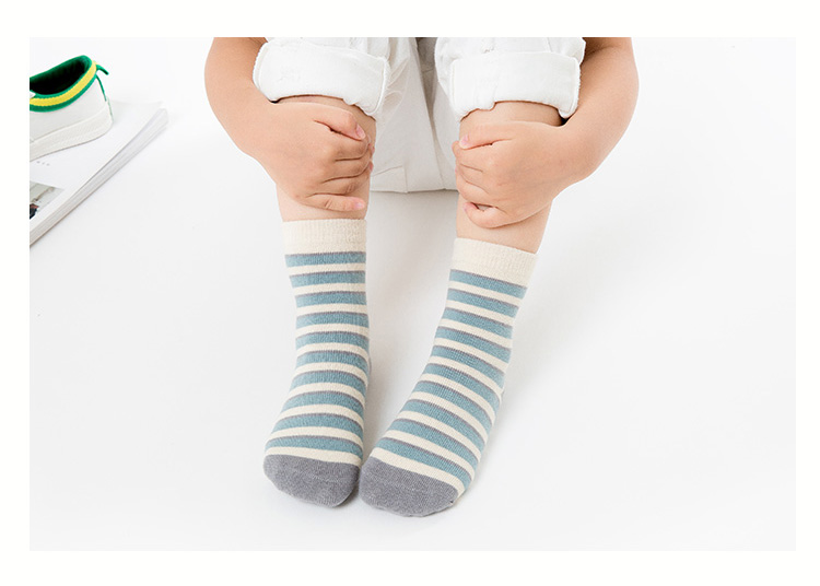 Vớ cotton trẻ em 3-5-7-9 tuổi cho bé trai vớ trẻ em mùa xuân và mùa thu cổ điển sọc trẻ em mùa thu và mùa đông mới quần tất len cho bé gái