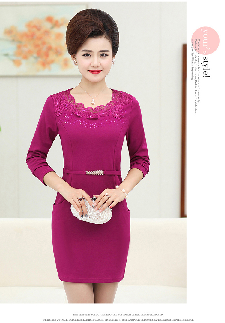 Váy cho phụ nữ trung niên mùa xuân và mùa thu trung niên kích thước lớn dài tay váy đáy váy mẹ cộng với phần dài nhung áo phao trung niên