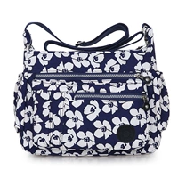 В форме цветка, белый