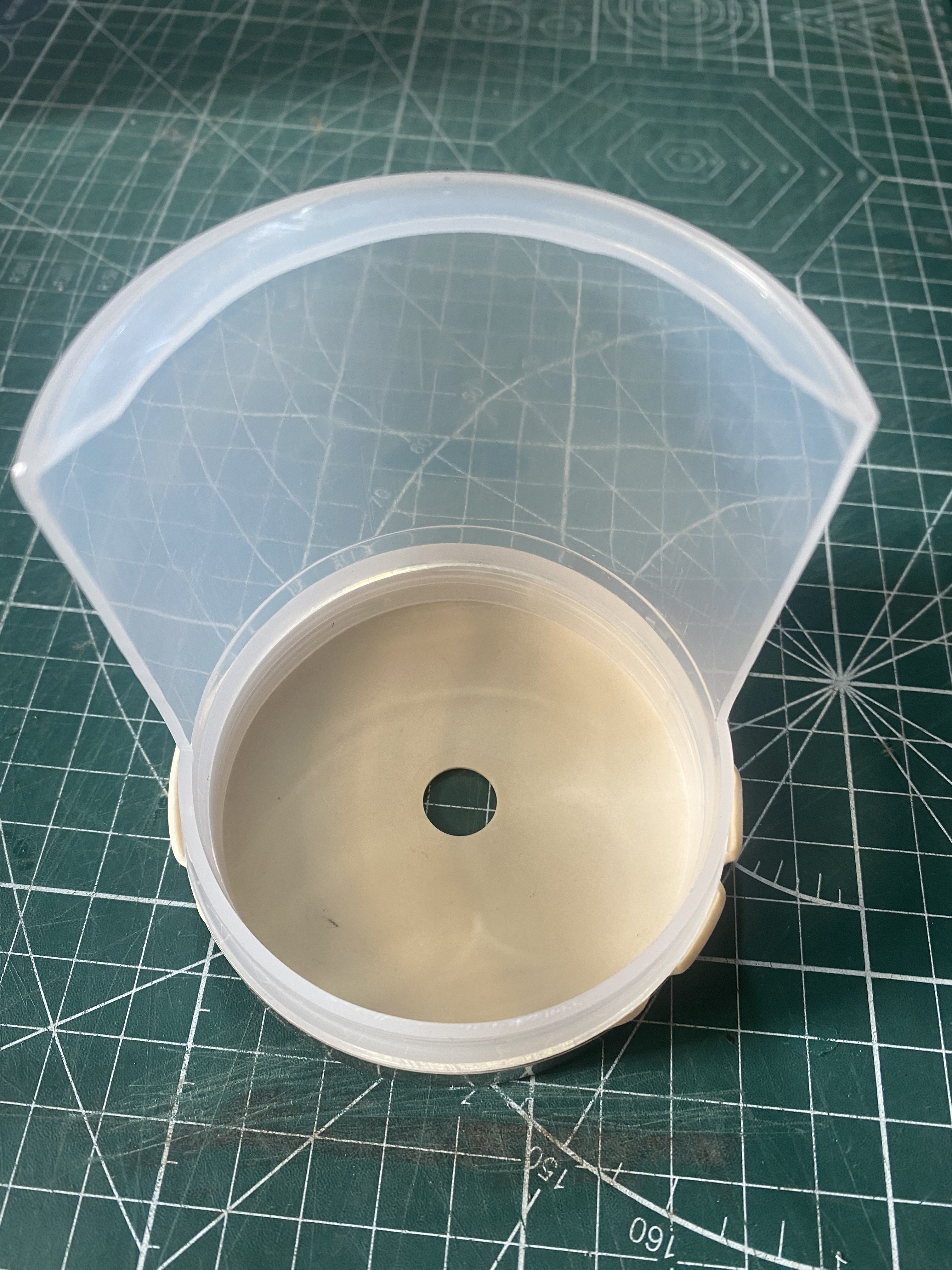 釣竿ペイントボックス、釣竿塗装、リフォーム、塗装補修、傷補修、カバー磨き、DIY改造、ペイントシート