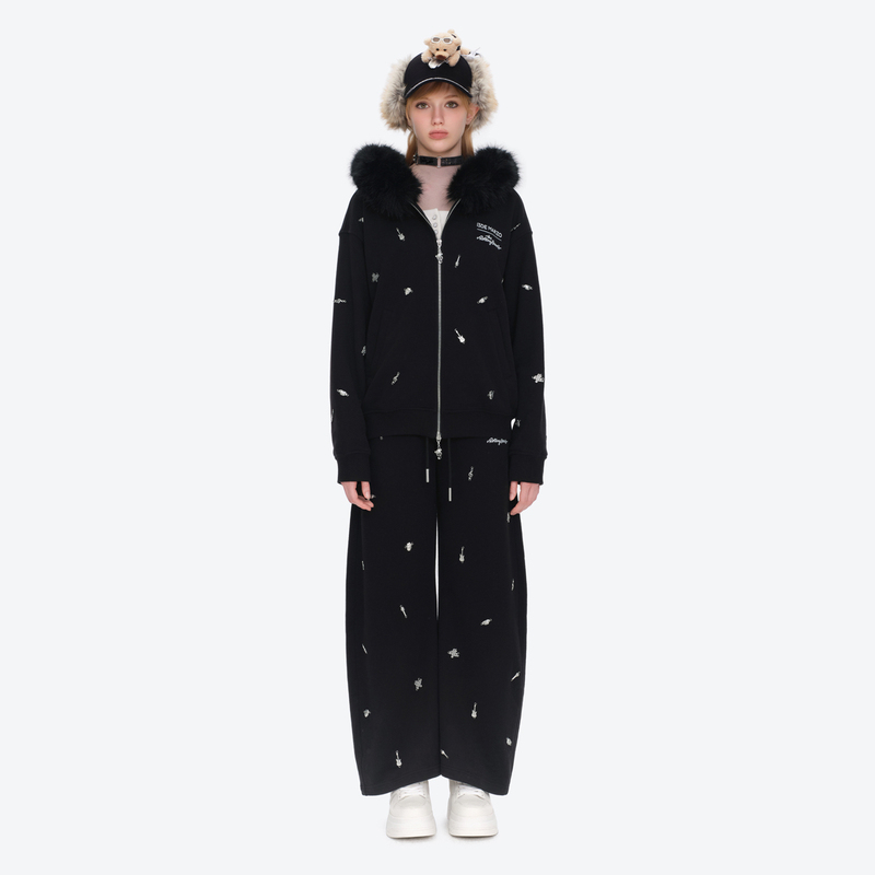 Chen Yen-Qi's Same Style 13Demarzo Rolling Stones Collaboration Series Metal Bear Sweatshirt Jacket and Sweatpants Set Chen Yen-Qi's Same Style 13Demarzo Rolling Stones Collaboration Series Metal Bear Sweatshirt Jacket and Sweatpants Set