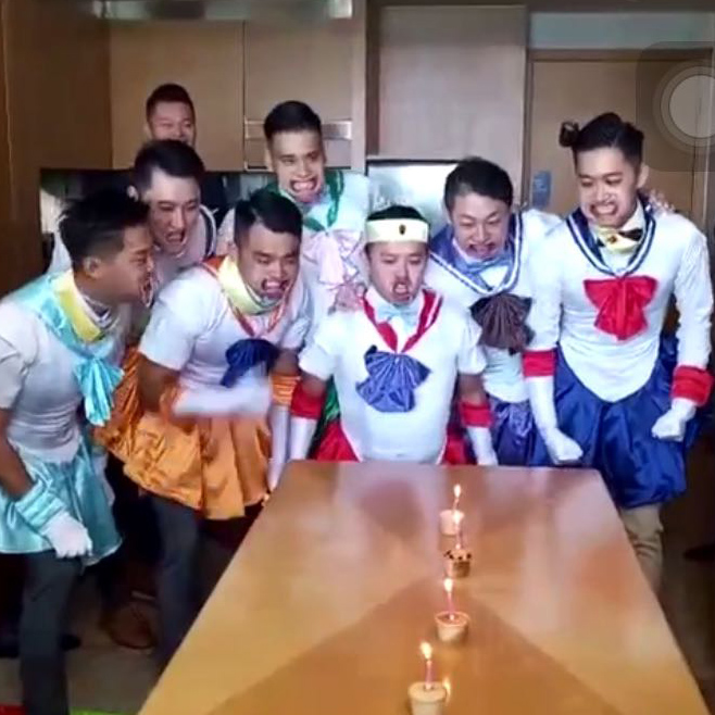 Pick up the wedding door blocking game props Block the door funny put the mouth widening device braces blow candles The whole groom best man