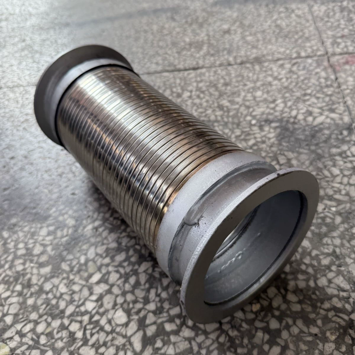 Original Dongfeng Tianlong flagship 560 silencer exhaust pipe metal corrugated hose assembly 1202010-H02M0