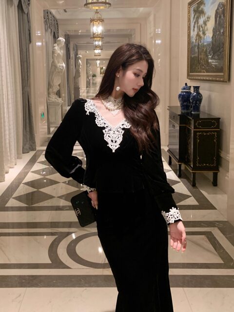 Hollinba Lace Trim V-Neck Velvet Unique Top for Women, Autumn/Winter 2025 New Style Inner Layer Base Shirt