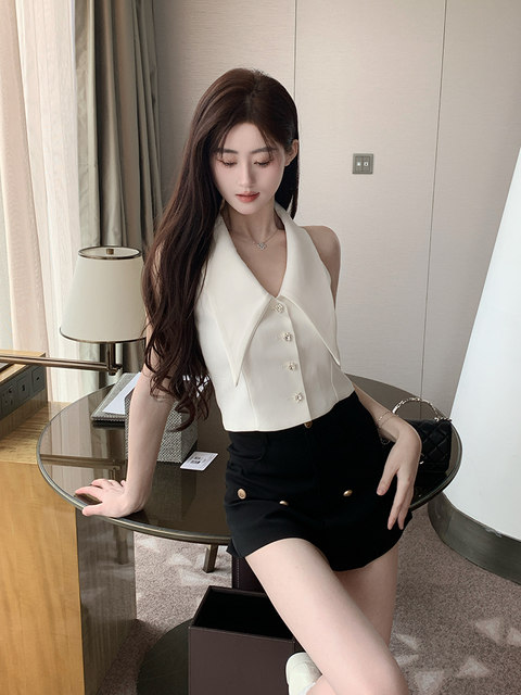 Hollin Sleeveless V Neck Short Vest for Women Summer 2025 New Original Design Accessible Luxury High-End Versatile Top