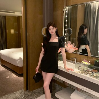 Hollin Square Neck Short-Sleeved Black Dress Women's Summer 2025 New Waist Slimming Look Niche Design Short Skirt
