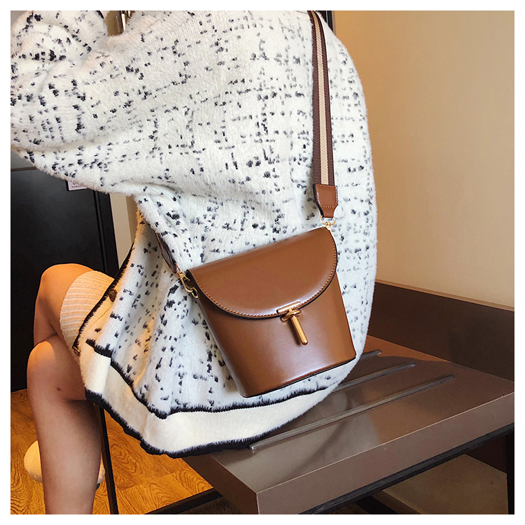 Ins bag nữ 2019 mới sóng đơn giản hoang dã rộng vai dây đeo túi xô retro chic vai Messenger túi nhỏ - Túi xách nữ túi xách công sở nữ