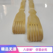 Fine lettering The old man is happy to scratch the bamboo scratch the back scratch the artifact rake scratch the back scratch the artifact bamboo is strong