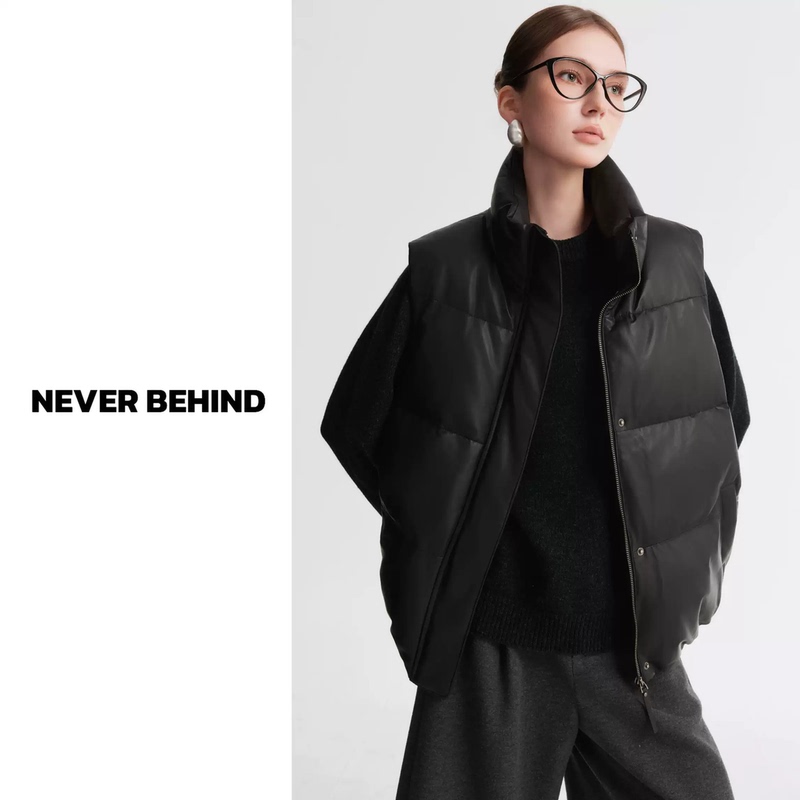 8.5 Never Behind's Annual Masterpiece Unlocks the High-End Layering Look for Autumn and Winter: a Stand-Collar Leather Goose down Vest 8.5 Never Behind's Annual Masterpiece Unlocks the High-End Layering Look for Autumn and Winter: a Stand-Collar Leather Goose down Vest