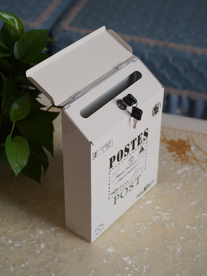 Creative iron belt lock mailbox, American mailbox piggy bank suggestion box, wall-mounted pastoral style letter box ready for sale